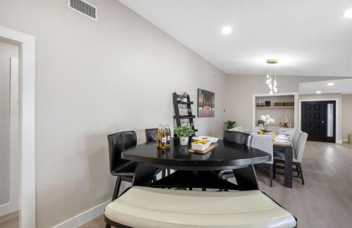 Luxe Getaway w Pool, Games & Fun Vibes - Foto 14