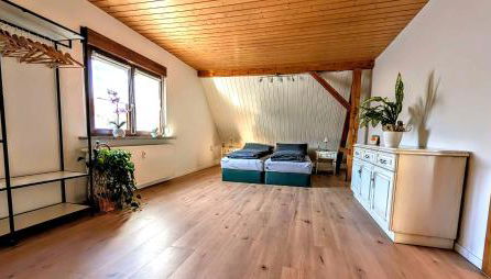 Wohnung am Wald in ruhiger Siedlung Panoramafenster zum höchsten Kunstwerk der Welt 5 Min zur Autobahn oder Zentrum - Foto 4