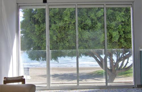 Beachfront House - Photo 3