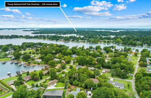 Sapphire Bloom, Boutique Lake Retreat with Hot tub - Foto 14