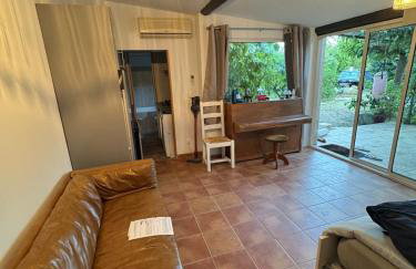 Studio with pool and quiet, non-shared garden, 1 lit double - Foto 7