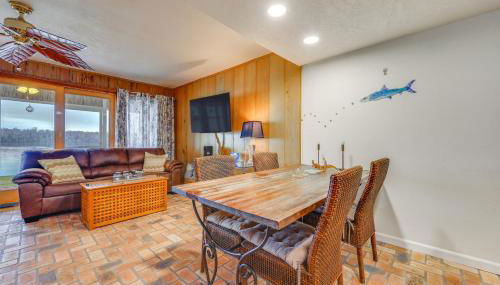 River-View Condo with Boat Slip in Welaka! - Foto 1