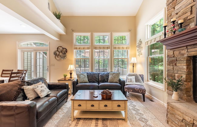 Highland Hideaway by Avantstay Group Poconos Retreat w Patio Game Room - Foto 5