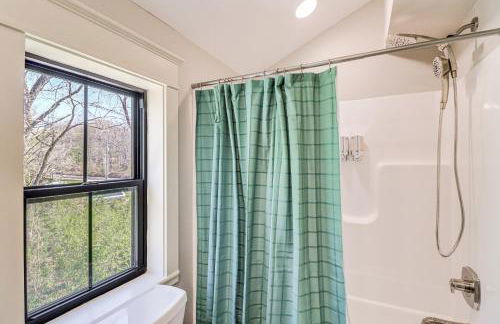 Riverfront Mountain View Cabin with Deck and Grill! - Foto 27