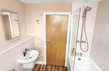 Flat 2 - Luxury Bolton City Centre Apartments - Photo 38