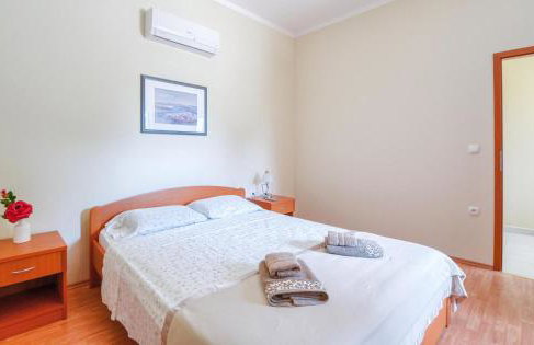 RENATOEMILIA spacious apartment with courtyard - Photo 9