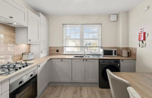 Riverside Rest 2 - 2 Bath, 2 Bedroom Apartment - Free Onsite Parking - Photo 2