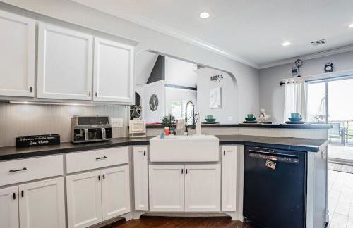 Whimsical Lake House - Foto 24