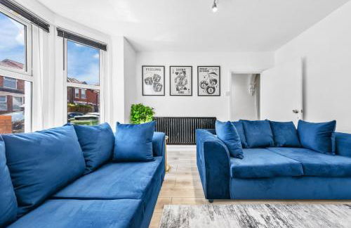 3 Beds Home walking distance from Shirley High Street - sleep 7 - Free Parking - Pool Table - 50" TV - Foto 6