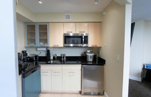 Luxury Waterfront Condo Hilton Hotel Amenities Beach Pool Jacuzzi Jetskis Gym - Foto 40