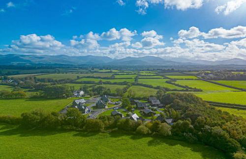 Scandi Cabin in Heart of Anglesey with Parking - Photo 17