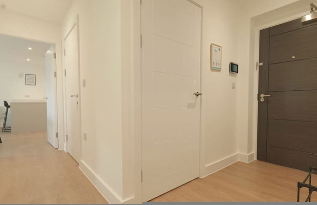 Luxury Manchester Apartment - Yellow - Photo 16