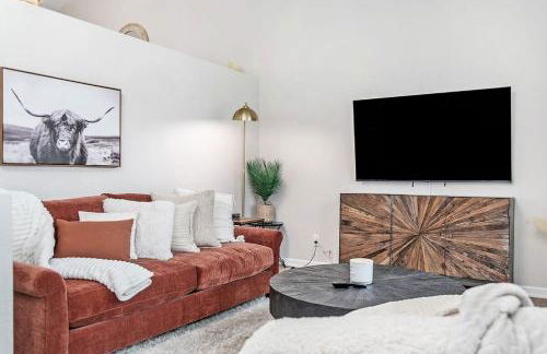 Elegant Escape-Fenced Yard BBQ & Cozy Fire Pit - Foto 2