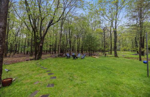 Serenity and Fun all in one in this Cozy Pocono Cabin - Foto 60