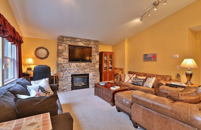 The Tanglewood Lodge: Amazing Ski Home For Groups. Hot Tub. Close To Killington Resort! 4 Bedroom Home - Photo 17
