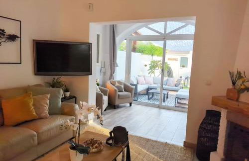 The Lemon Tree by the Sea - Photo 4