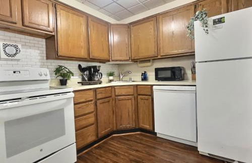 The Grizz AC Pool Sauna Gym Near Resort - Photo 5