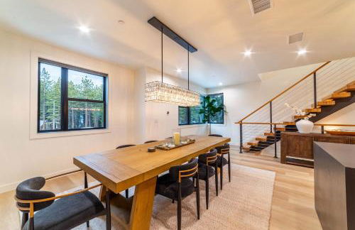 Spectacular New 4BR Townhome: Garage, Jacuzzi, BBQ - Photo 30