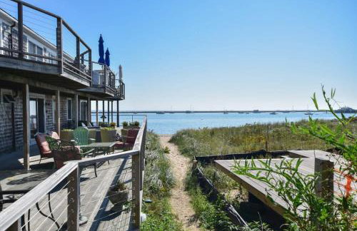 Gorgeous water views in the center of town - Foto 17