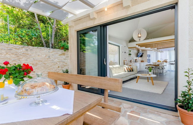 Villa Stone Pearl - Two Bedroom Holiday House With Pool - Foto 33