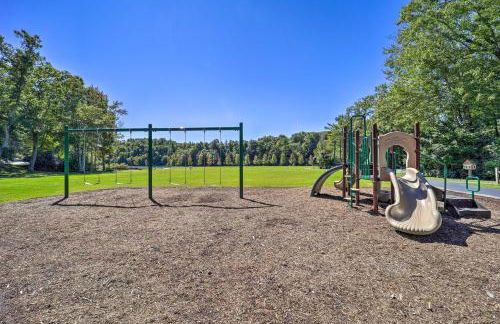 On-Site Lake and Pool Access Cabin in Newland! - Foto 33