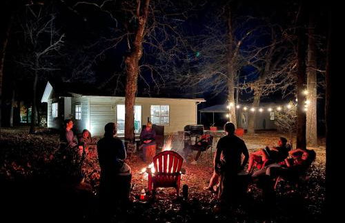 Owl Hoot Lake Retreat- Dock, beach & wooded haven! - Foto 1