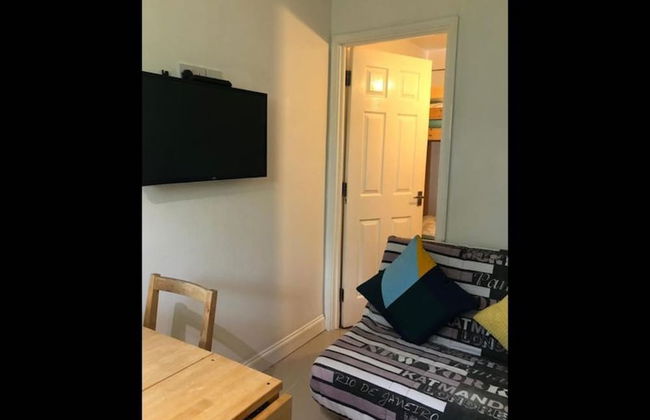 Small Modern Comfortable 2 Bedroom Apartment - Cmyr - Foto 15