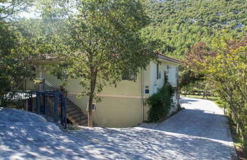 Gorgeous Apartment In Kucice With Wifi - Photo 7