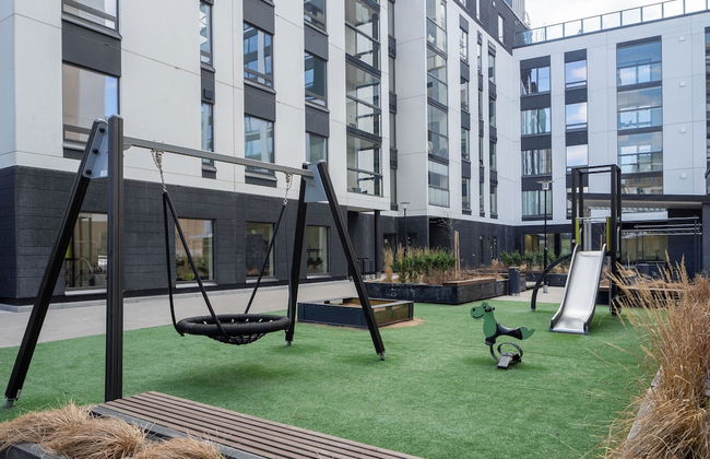 New 1BR Home with Balcony next to Railway Station - Foto 23