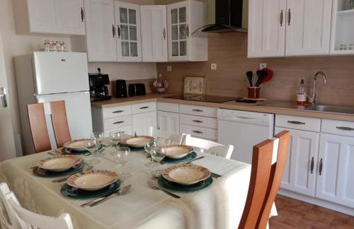 Maison rénovée proche Vichy : 3 chambres, cour fermée, tout inclus, idéal curistes et activités naturelles - FR-1-489-481 - Foto 5