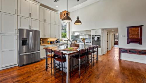 Modern 3BR Condo Walk to Downtown and UT with Parking - Foto 2