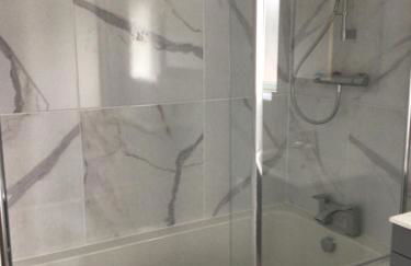 Luxurious 3 bedroom house now with FULL FIBRE INTERNET Shangri la in village of Alfrick with driveway parking for 3 cars in an area of outstanding natural beauty, superb walking,close to Worcester, Malvern showground, theatre, Malvern hills, dogs welcome - Photo 17