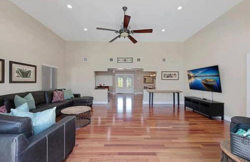 Home with pool by Dream Vacation - Foto 6