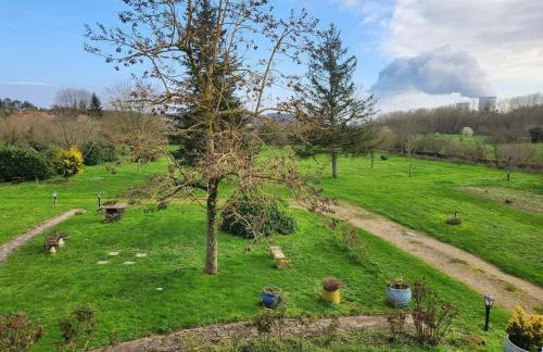 Spacious house with large garden in Valdivienne - Foto 14