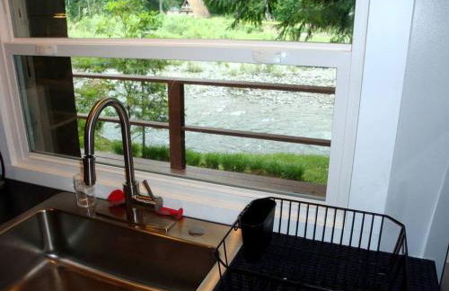Pet-Friendly Cabin Rental Overlooking a River near Skykomish, Washington - Foto 10