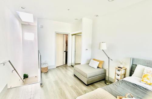 Newly Gated Stylish Steps to Hollywood 2B2B - Foto 31