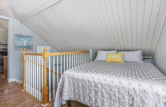 Private Condo w Ocean Views Next to Beach - Photo 1