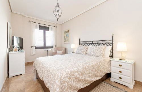 Fee4Me: First Line Luxury Apartment - Photo 8