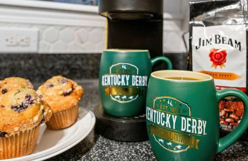 Stylish City Condo Near Top Restos & Nightlife - Foto 18