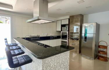 Casa Espaçosa com 5 Quartos Piscina Privativa 300m da Praia Ar condicionado em todos cômodos - Foto 6