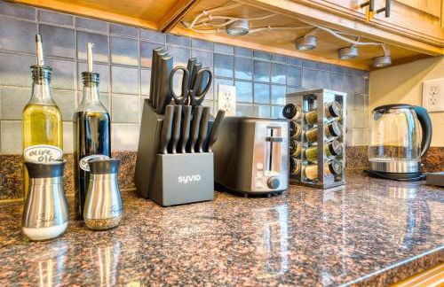 Patio Paradise Stylish 3BR Home with Gaming Room - Photo 46