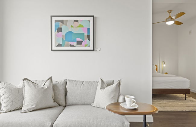 Placemakr Marymount Ballston - Photo 10