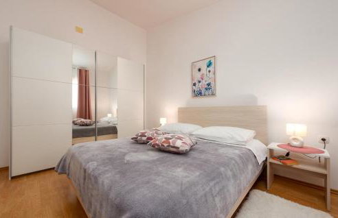 One-Bedroom Apartment In Podgradina - Photo 5