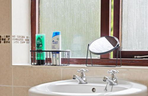 Ideal for Contractors Off-Street Parking Fast Wi-Fi - Foto 8