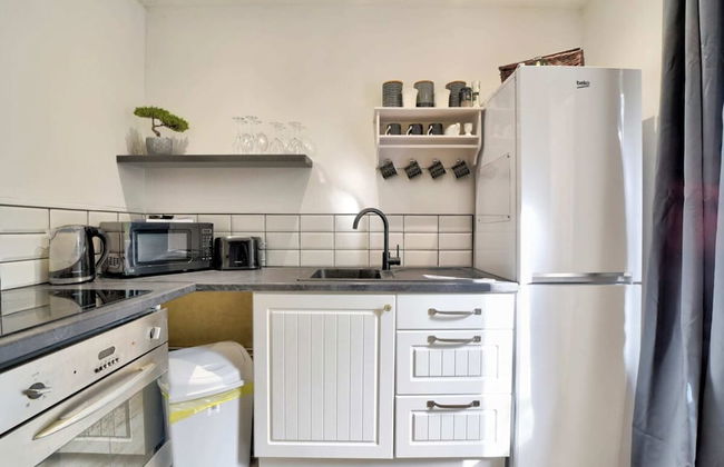 Cozy Guest Lodge With a Large Secluded Garden - Photo 5