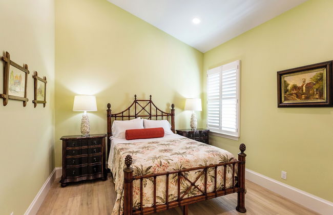 Imola: Newly Remodeled Pool Home Minutes from Vanderbilt Beach. Family-Friendly Retreat with 4 BR, 3.5 Bathrooms, and Private Screened Pool. Perfect Location Near Mercato and Naples Attractions - Foto 8