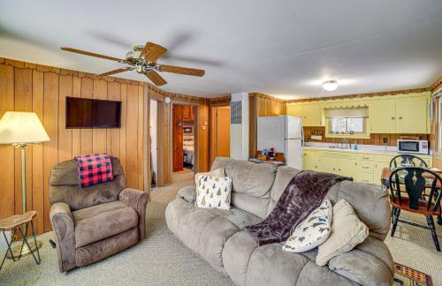 Ice Fish and Snowmobile Riverfront Manistique Cabin - Foto 5