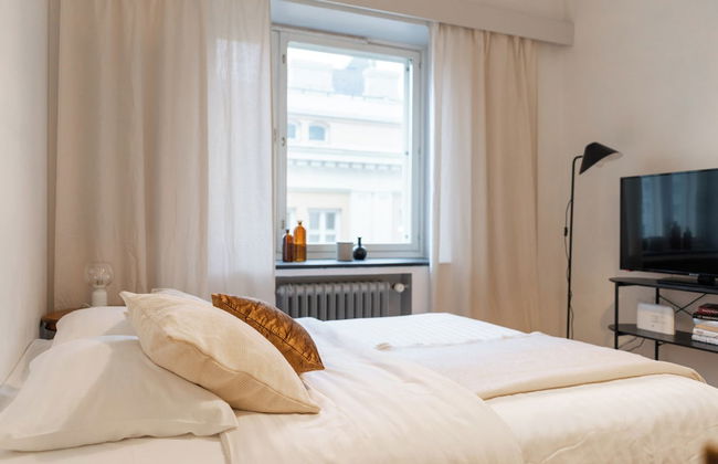 Small Studio in a Prime Location - Photo 2