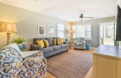 Charming Home with Porch Walk to Greers Ferry Lake! - Foto 7