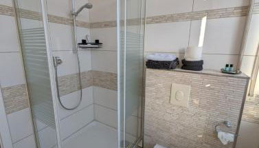 zentrale helle Wohnung in Gau-Algesheim mit Balkon - Foto 5, Shower